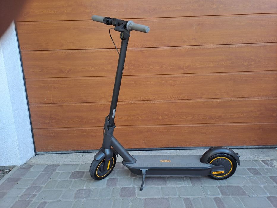 Продам електро самокат ninebot KickScooter MAX G30p