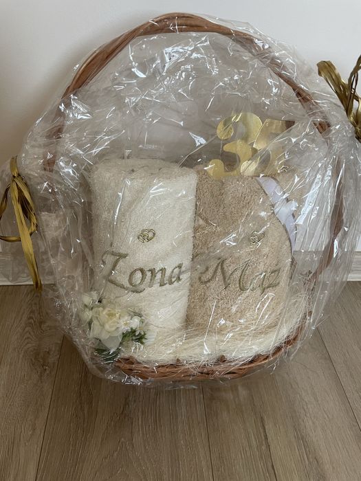 Kosz z recznikami, np 35lecie slubu