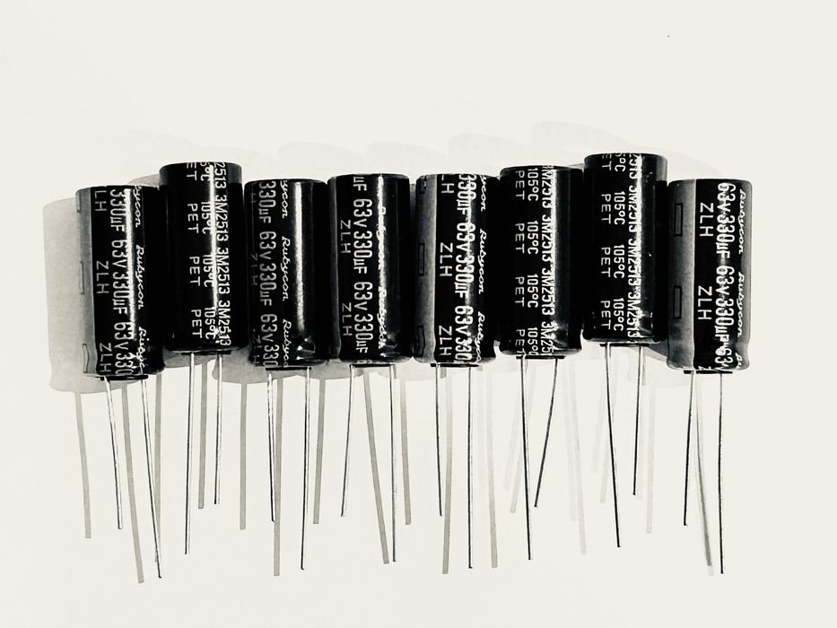 Конденсатор 330 мкФ 63В