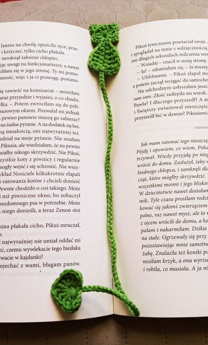 Zakładka do książki wykonana na szydełku, kotek