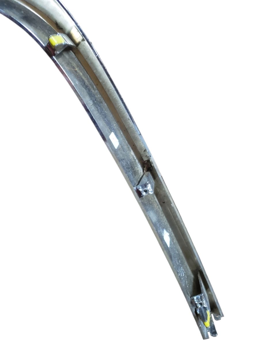 Хром накладка решетки радиатора правая (дефект)  Mazda 6 GJ разборка