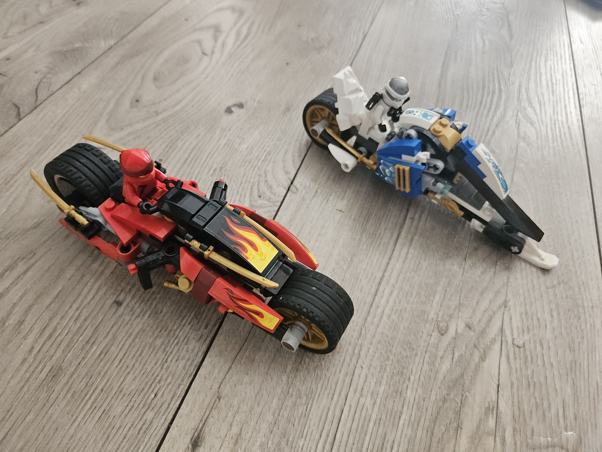 Lego Ninjago Skuter śnieżny Zane'a i motocykl Kaia + figurki