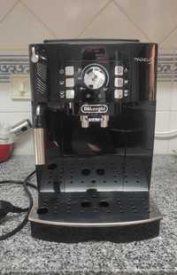 Máquina de café Delonghi Magnífica S