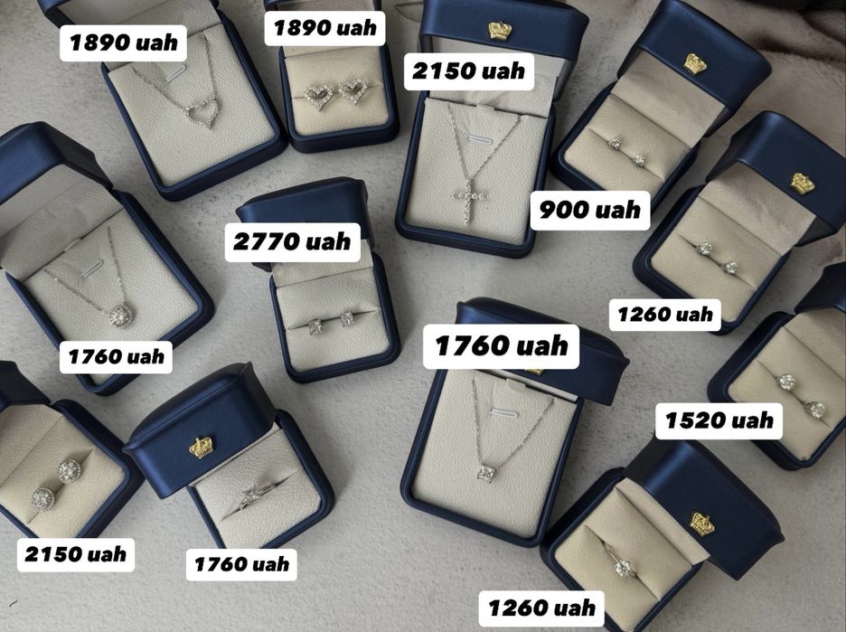 Срібні прикраси з муасанітами (діамантами), пусети, підвіска, каблучка