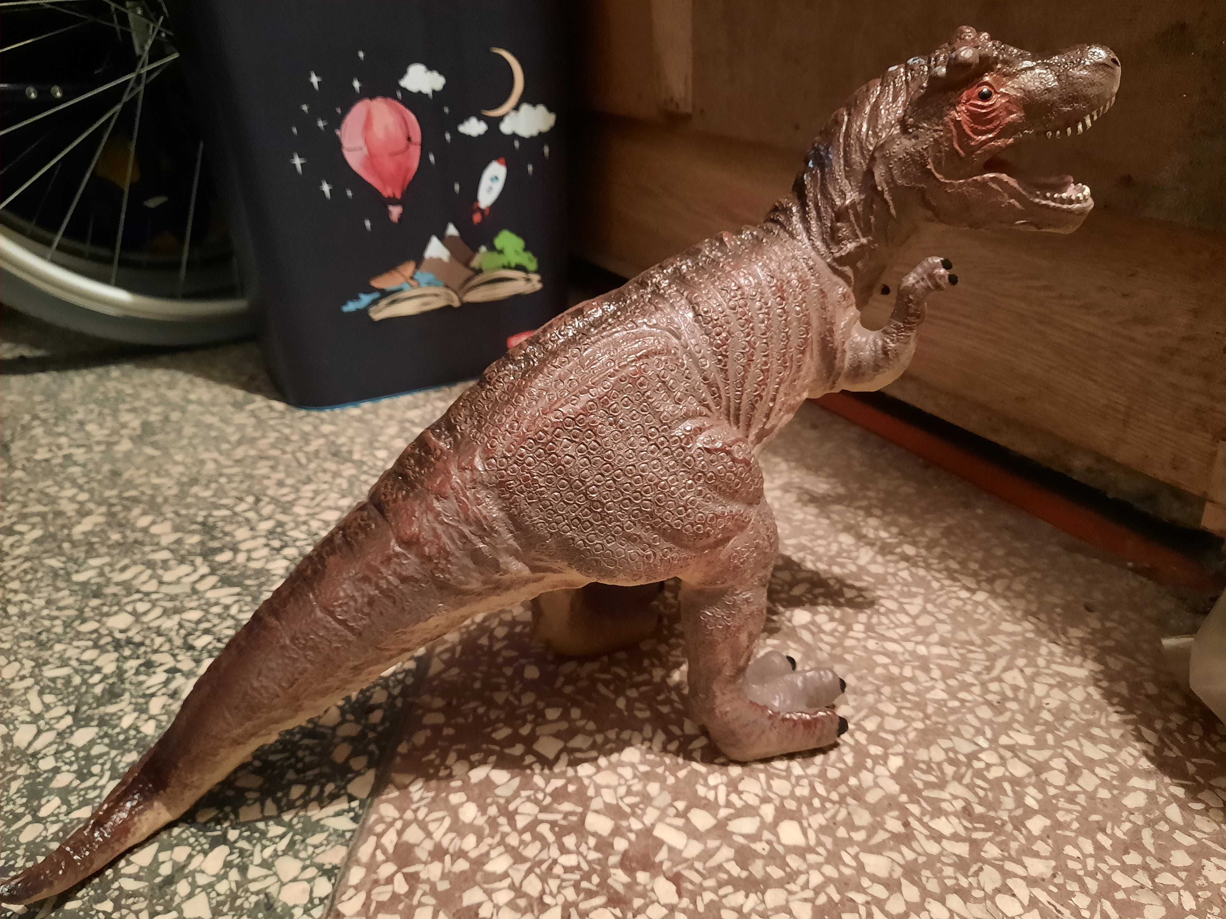 Zabawka duży dinozaur