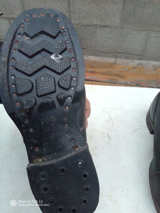 Продаються кирзові ботинки,нові.