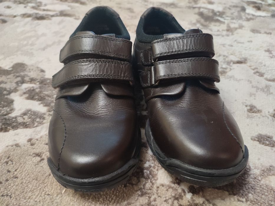 Кросівки туфлі взуття осіннє шкіряне фірмове