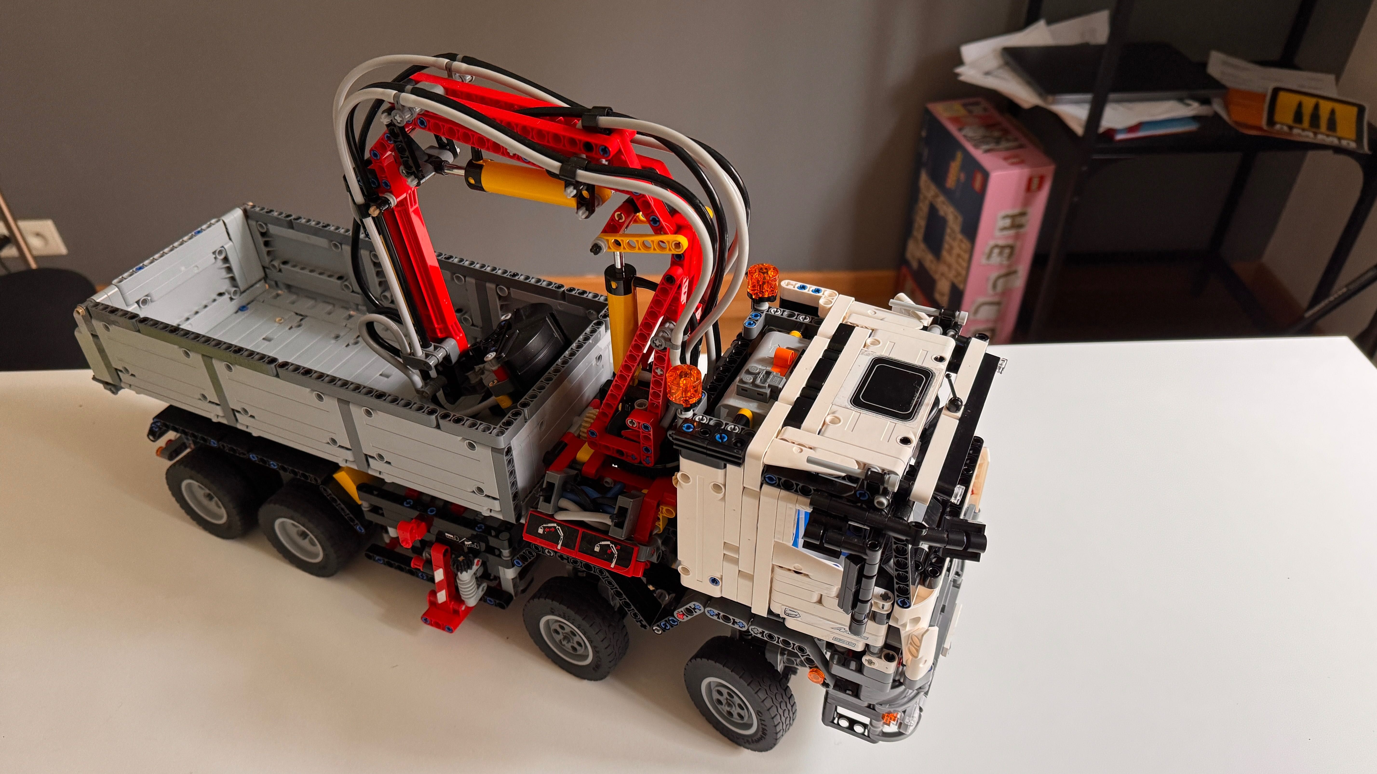 Lego Technic 42043 Mercedes Arocs stan idealny zbudowany w 2025