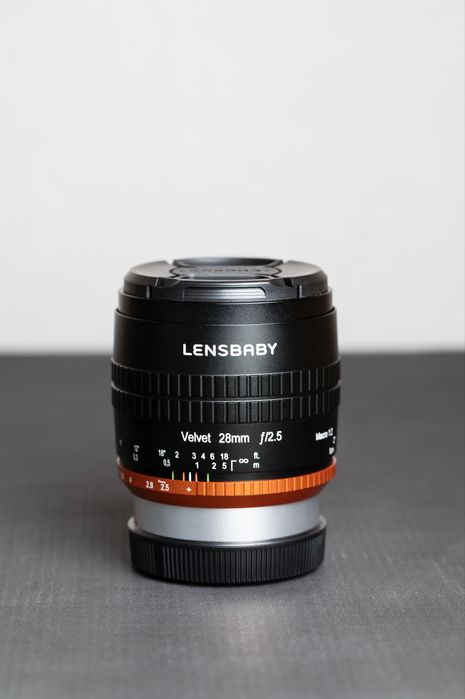 Lensbaby Velvet 28mm f/2.5 для Canon RF