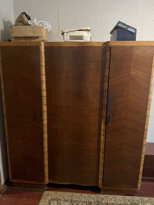 Меблі: шафа, трюмо, стіл, пенал дешево!