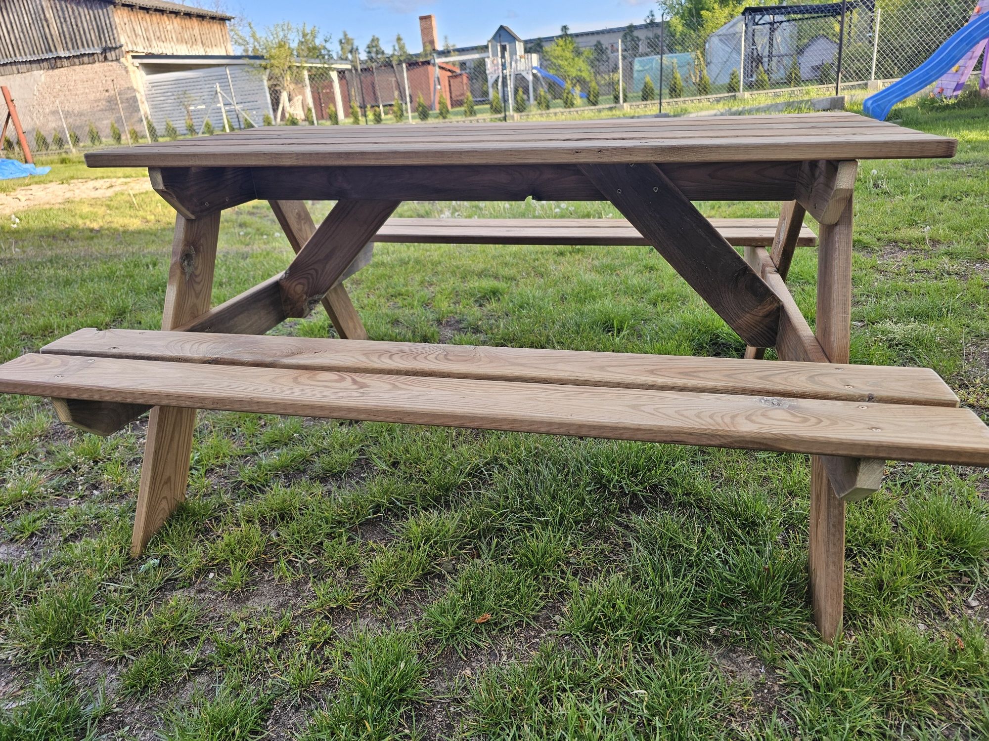 Stolik piknikowy dla dzieci