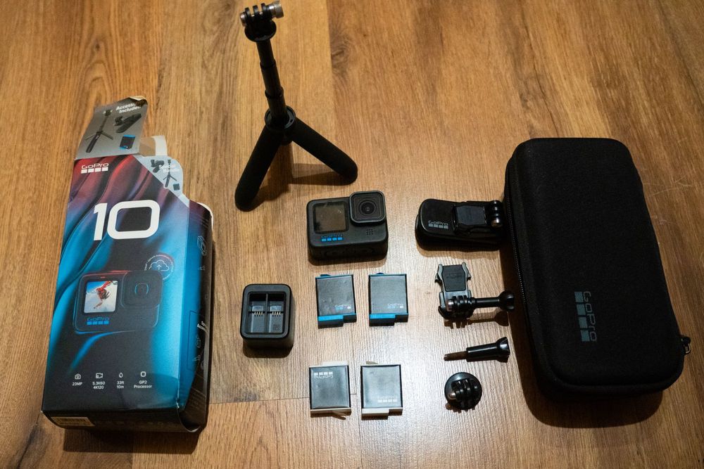 GoPro Hero 10 Black - duży zestaw, 4 baterie, statyw, pudełko.