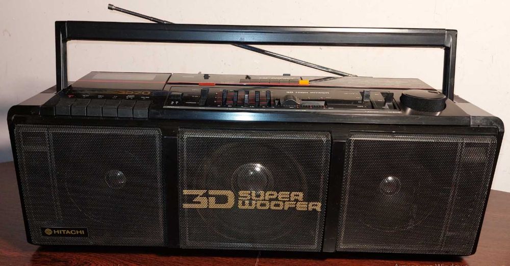магнітолу Hitachi TRK-3D70