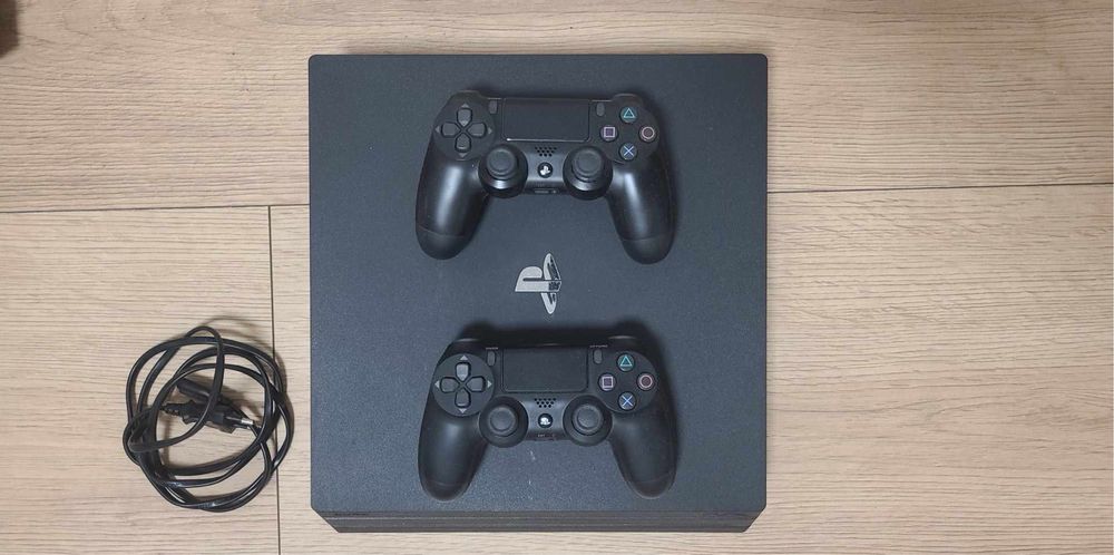 Playstation 4 pro + 2 pady i 2 gry fifa