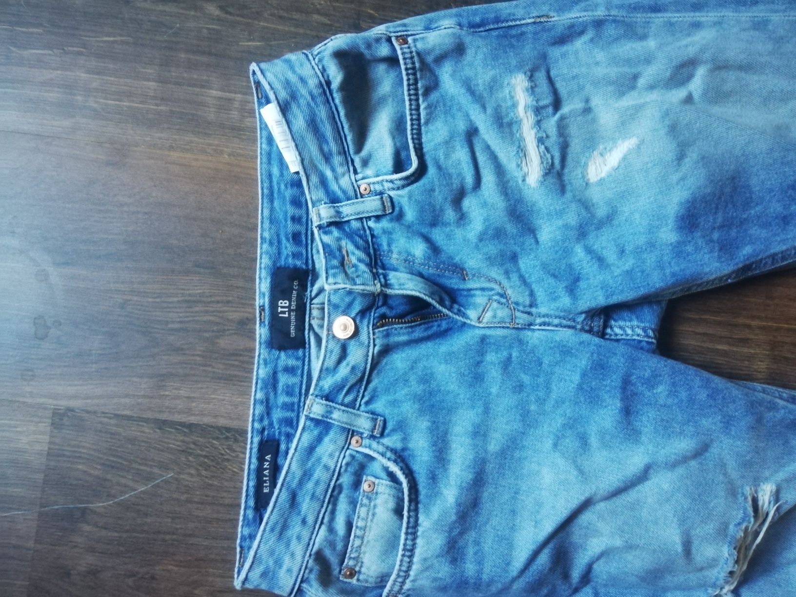 Spodnie dziury jeans