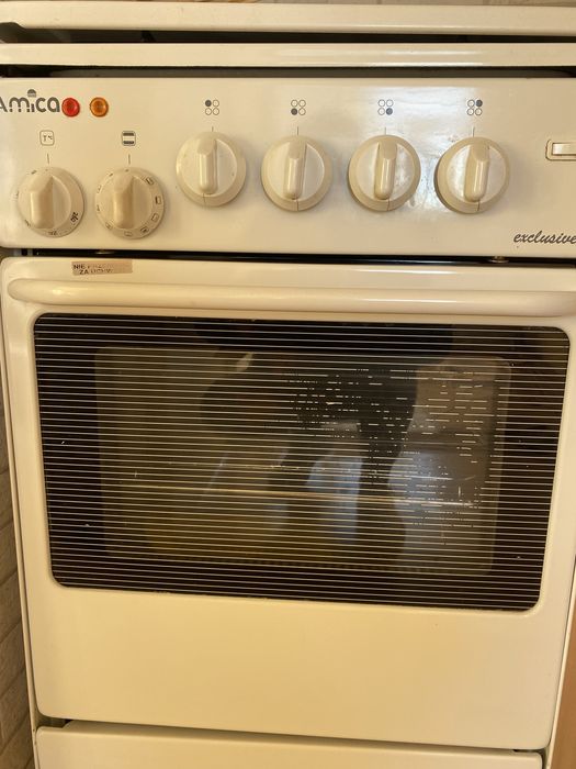 Sprzedam kuchenkę gazową elektryczną.