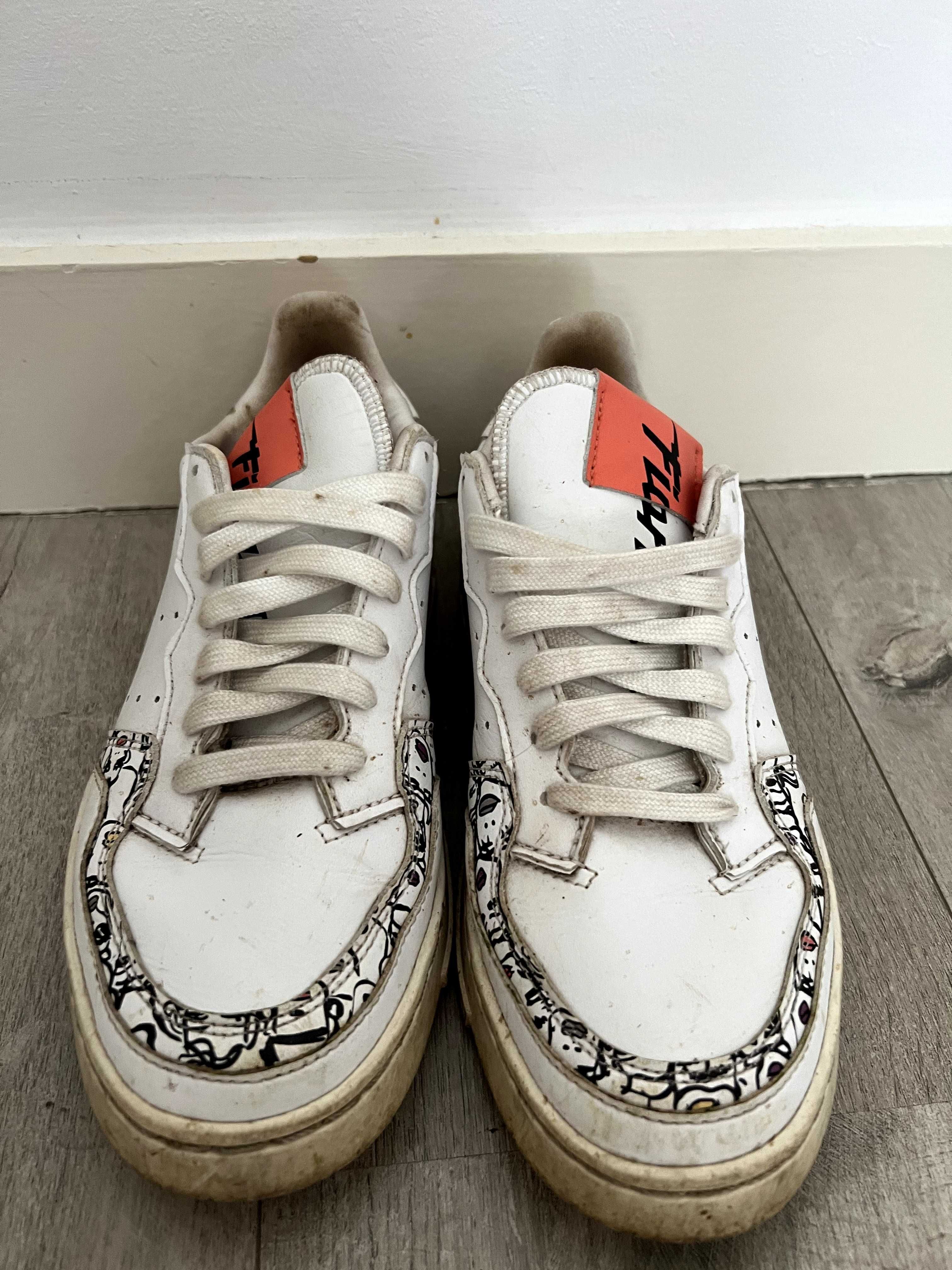 Tênis Adidas Coleção limitada