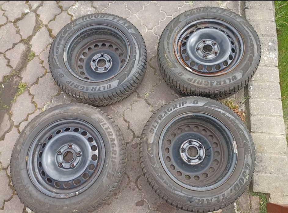 4 opony zimowe Goodyear z felgami