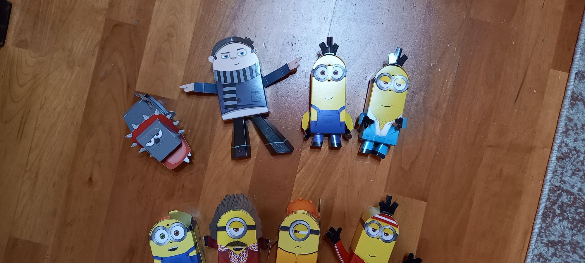 Minionki zabawki postacie z papieru