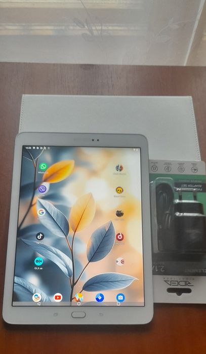 Samsung 9,7" AMOLED 8ядер 3Гб 32Гб LTE 4g ,батарея 8год