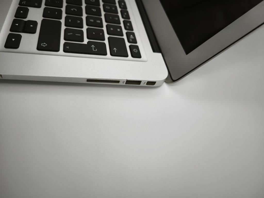 MacBook Air 13” i5 8GB 128GB – Viseu