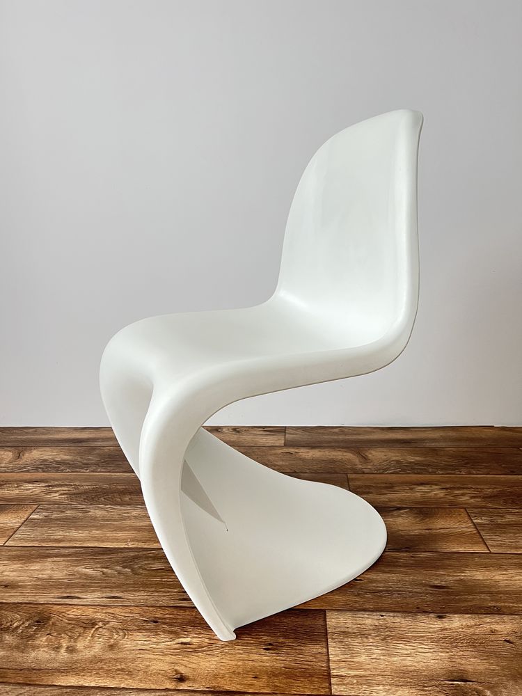 Krzesło białe plastikowe nowoczesne