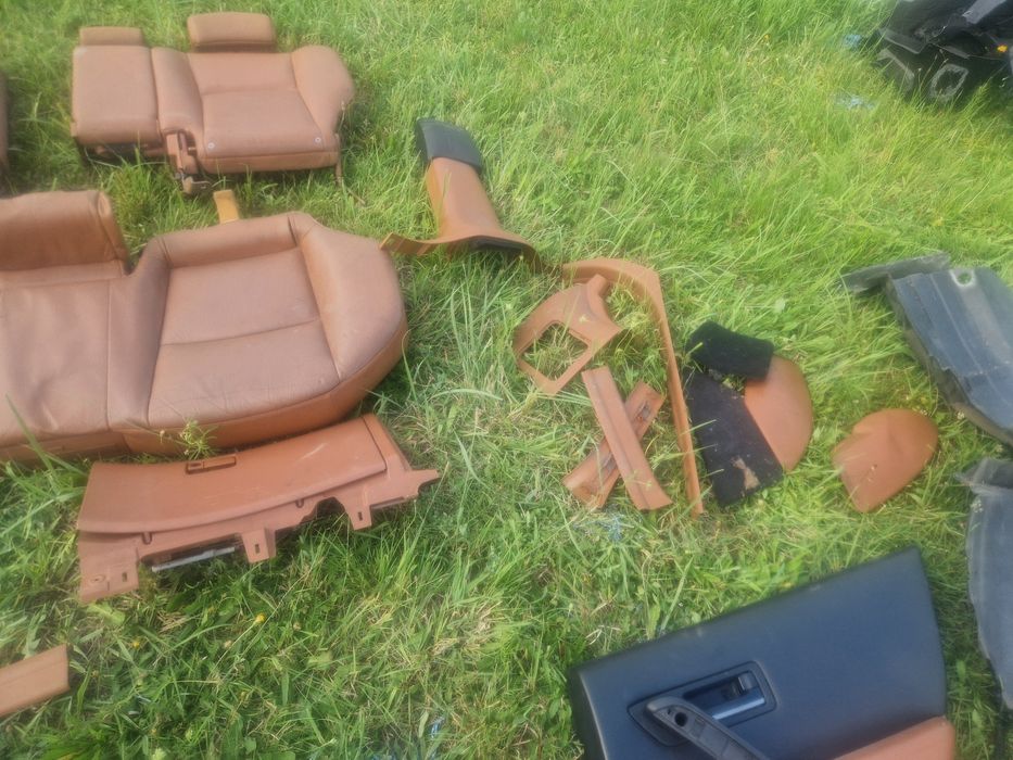 Srodek infiniti fx35 brązowy fotele kanapa boczki dywan