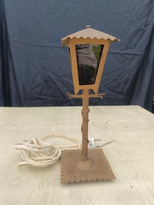 Stylowa lampka latarnia