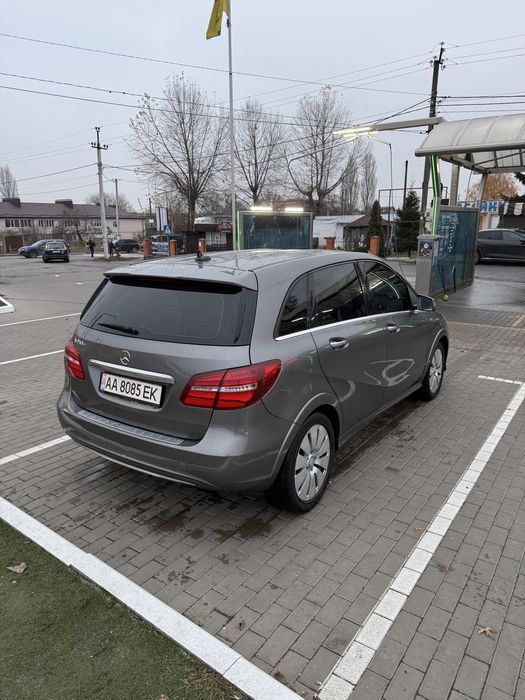 Mercedes-Bens B250e.