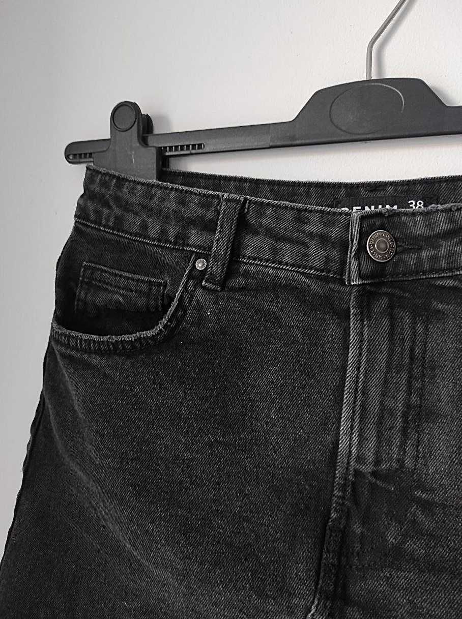 Czarna trapezowa spódnica mini jeansowa