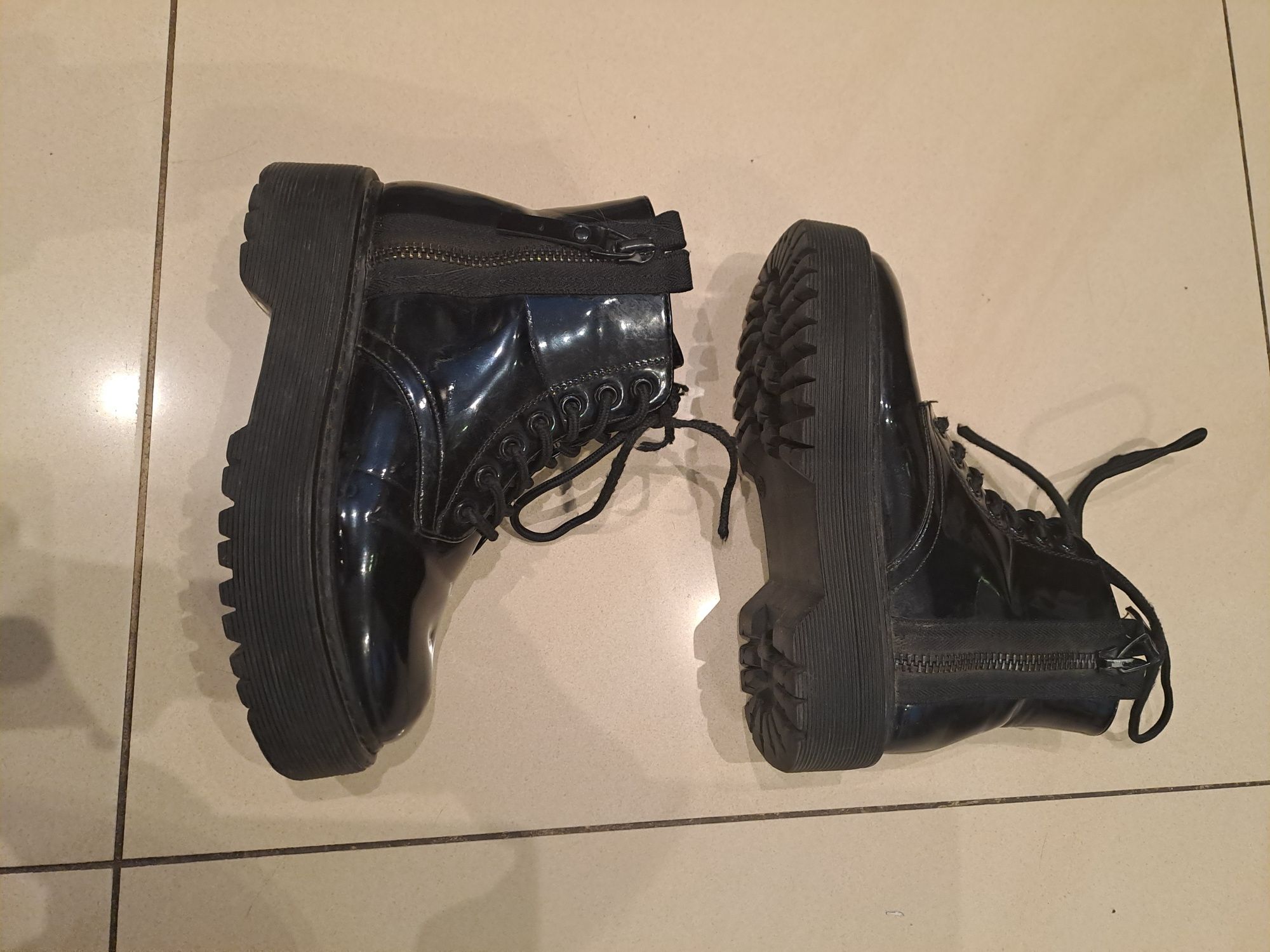 Botki lakierowane Cropp 36