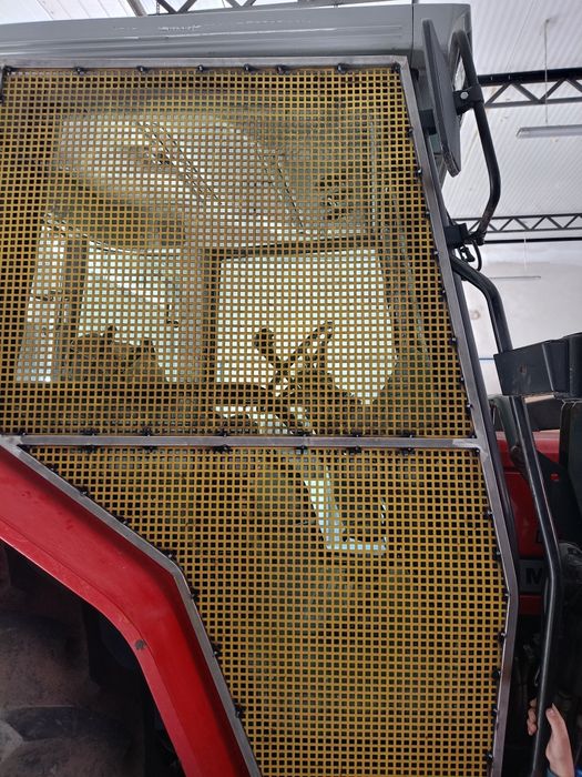 Blacha perforowana, siatka ochronna kabiny , szyby