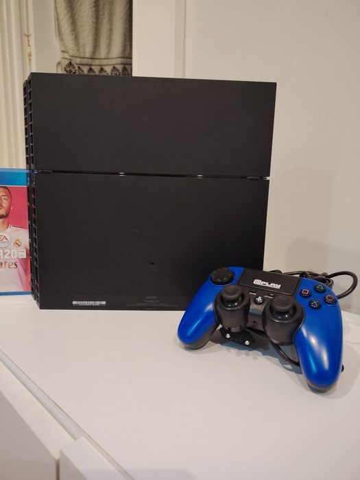 PS4 500GB + comando e jogo