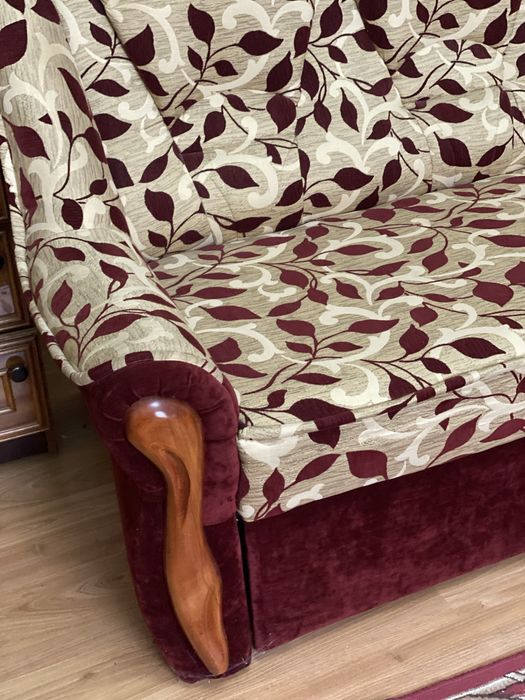 Диван мʼякий кутовий червоного кольору