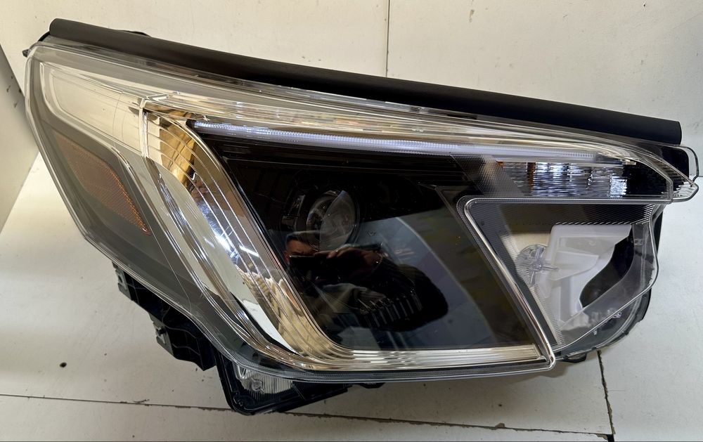 Фара Subaru Forester 2023 2024 рік usa 84001SJ360