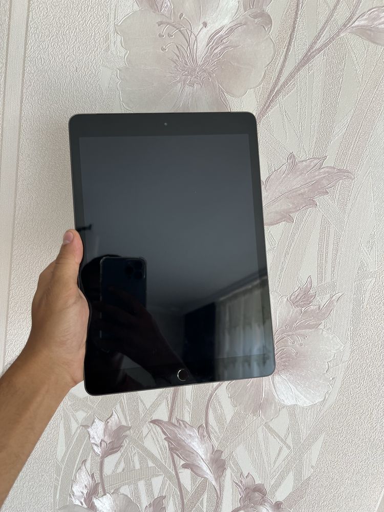 iPad 8 32 GB WI FI + LTE