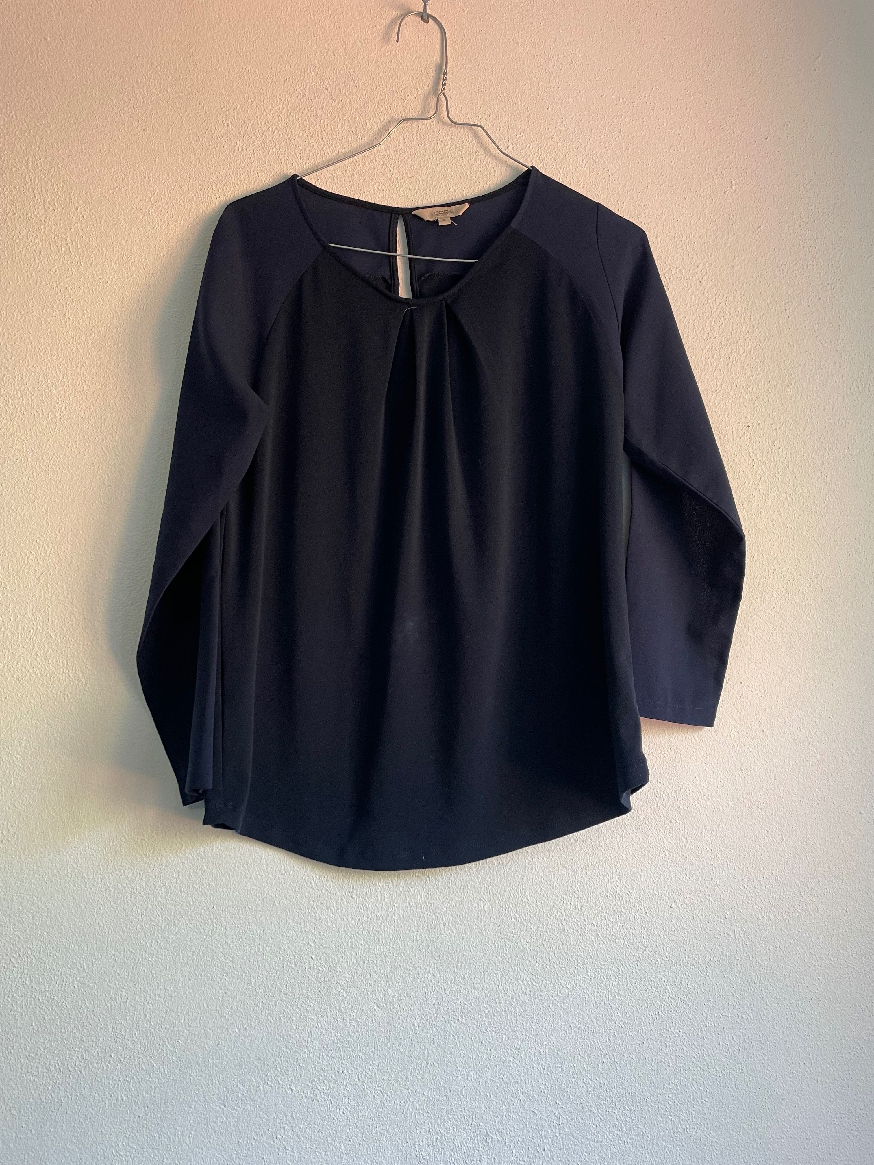 Blusa azul escura