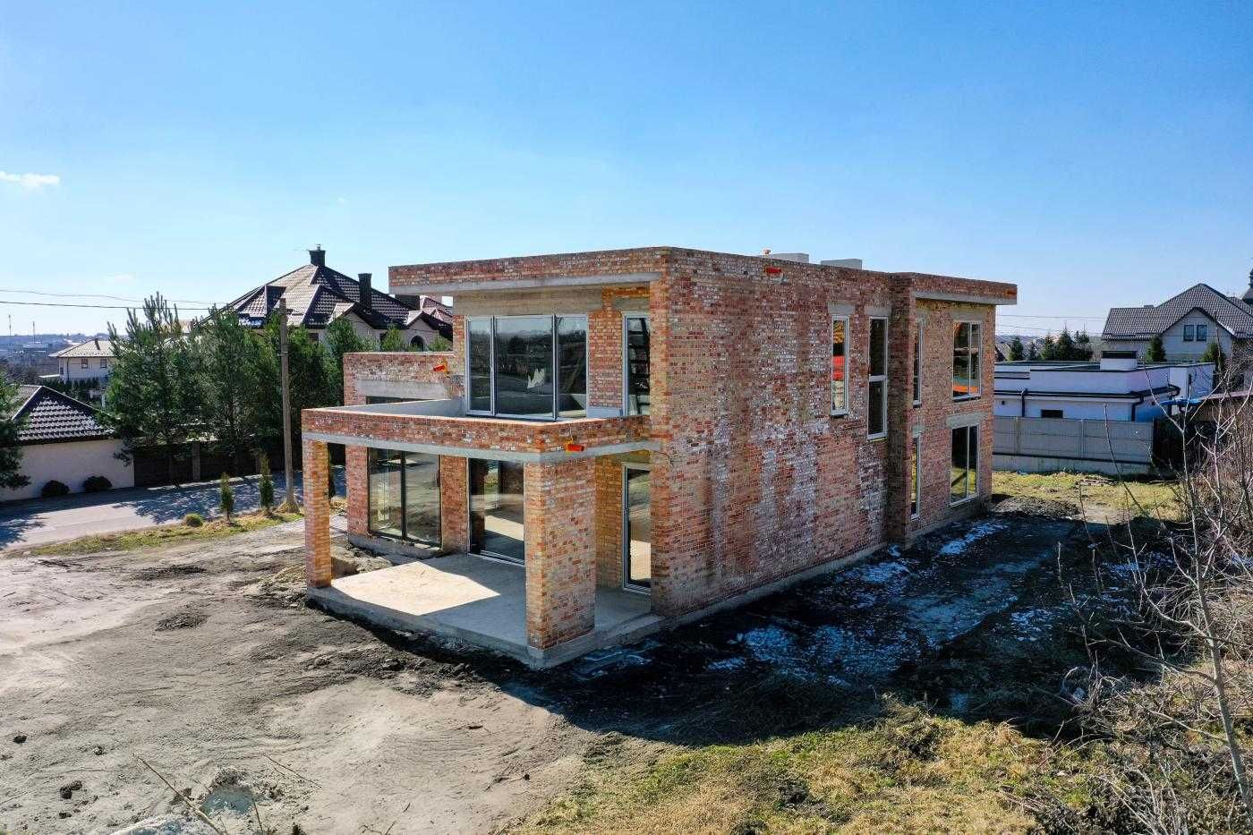 Елітний двоповерховий будинок