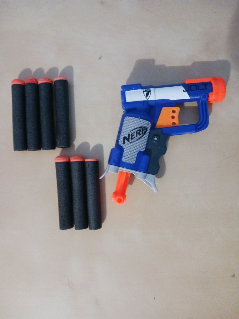 Pistola Nerf + 7 munições