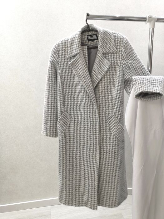 Пальто гусяча лапка світло-сіре