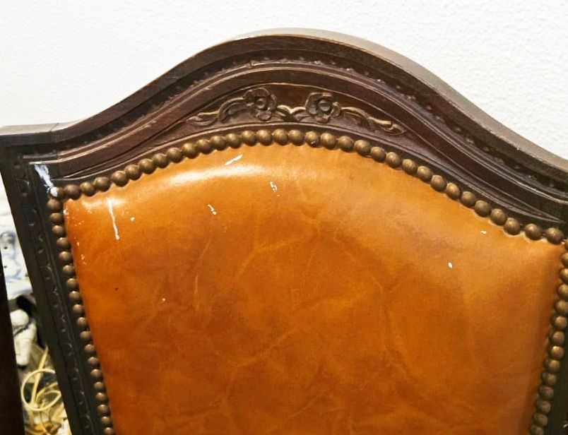 Mesa de madeira extensível com cadeiras