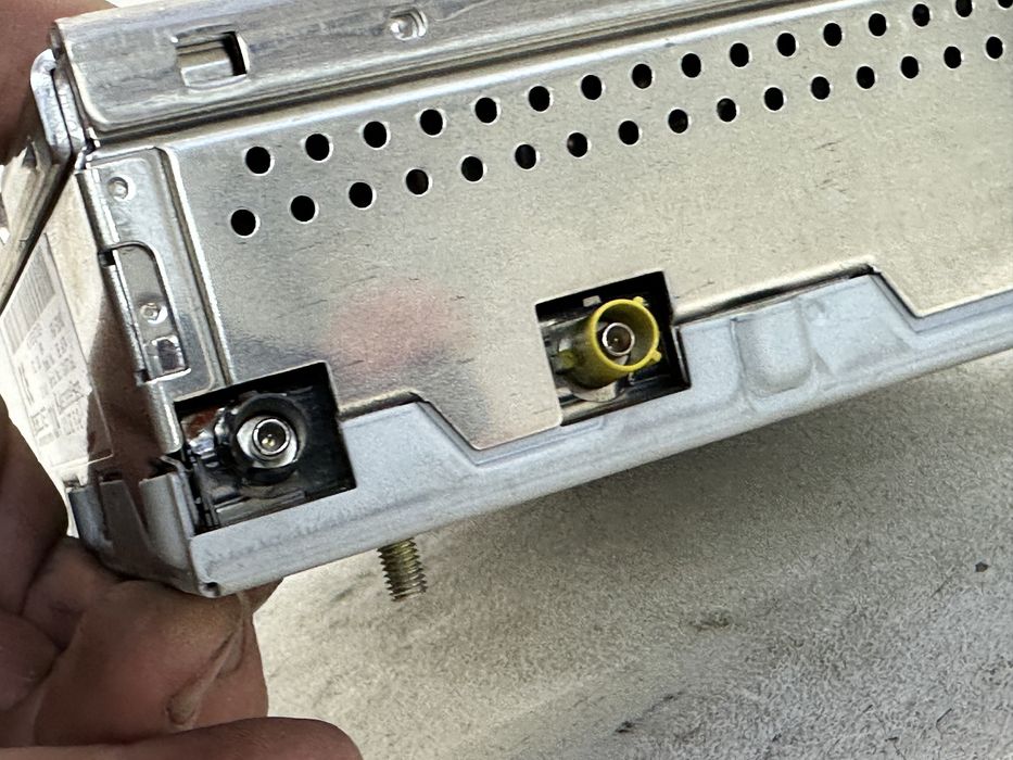 Mercedes E W211 głośniki subwoofer wzmacniacz Harman Kardon Logic7