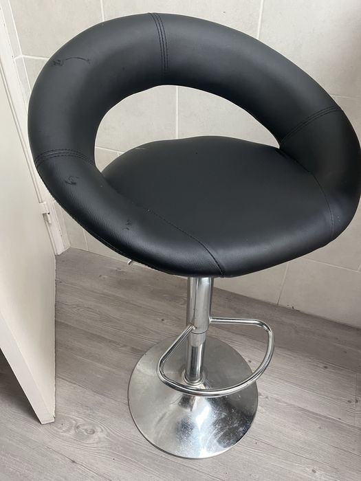 2 bancos grandes em pele - 100€