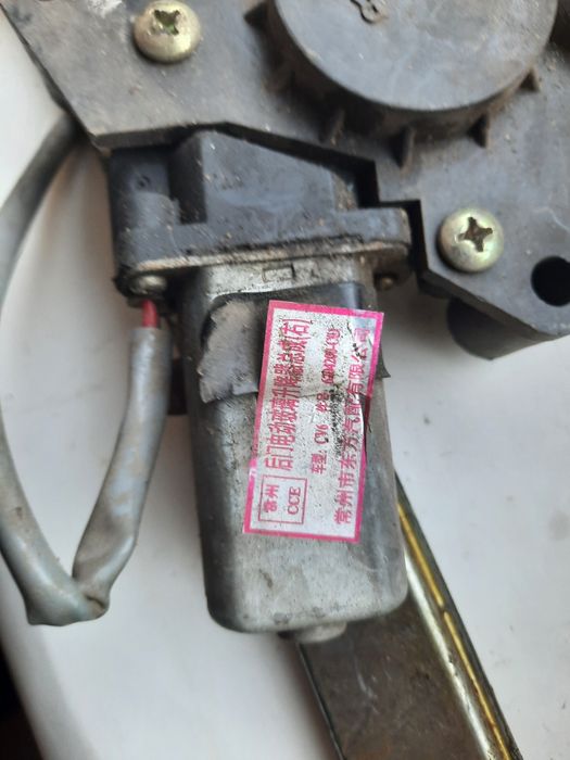 Скопідйомник задній правий електричний чана бенні chana benni