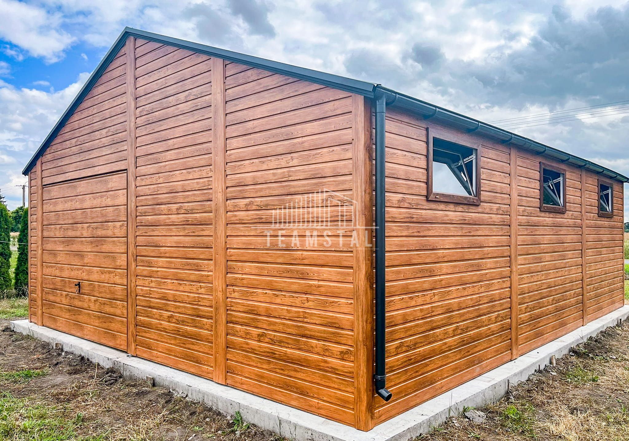 Garaż blaszany 7x7m - Brama uchylna  Dach o kącie nachylenia 30% TS770