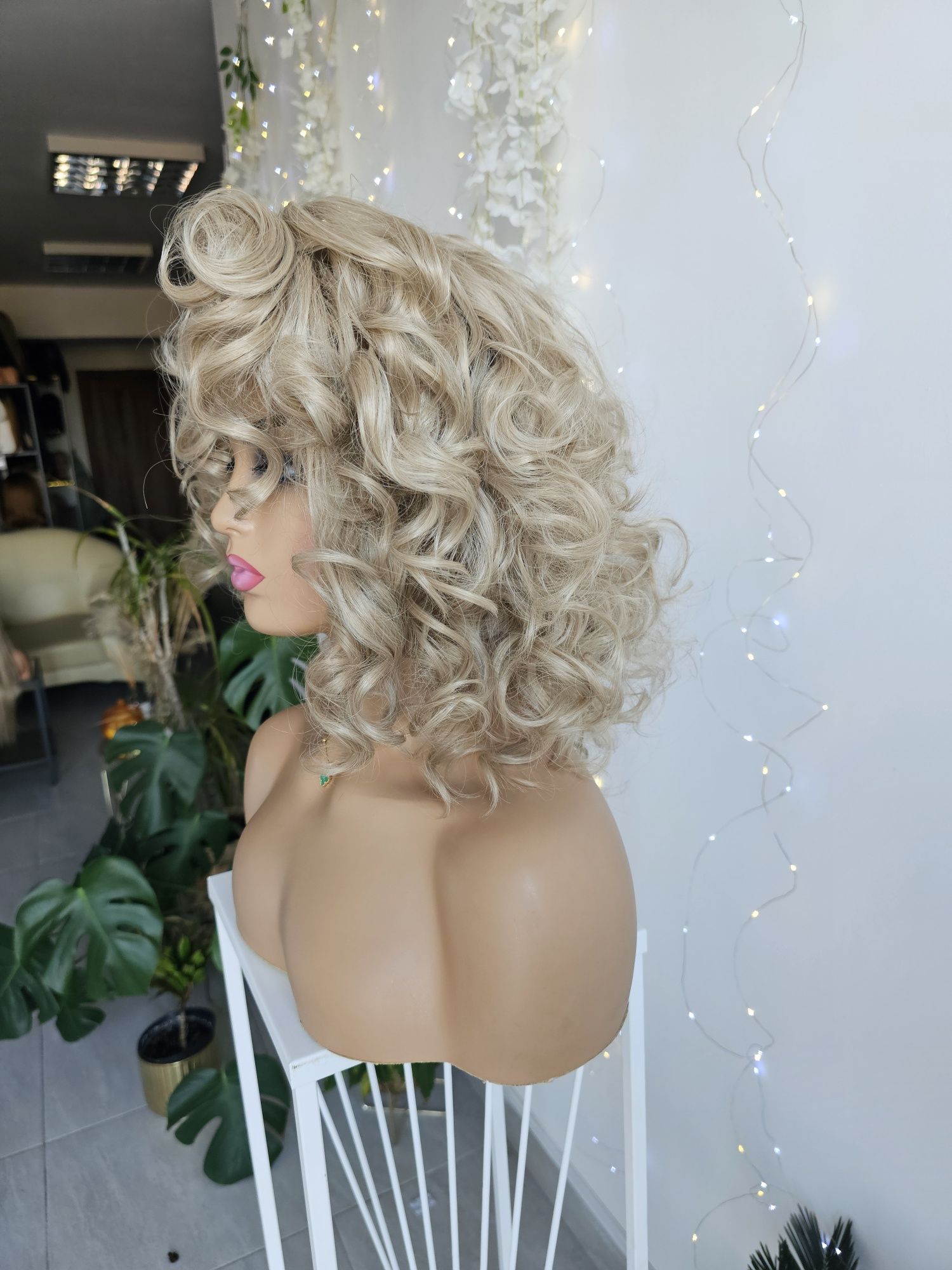 Peruka blond Gaja loki fale zmiana grzywki naturalny efekt