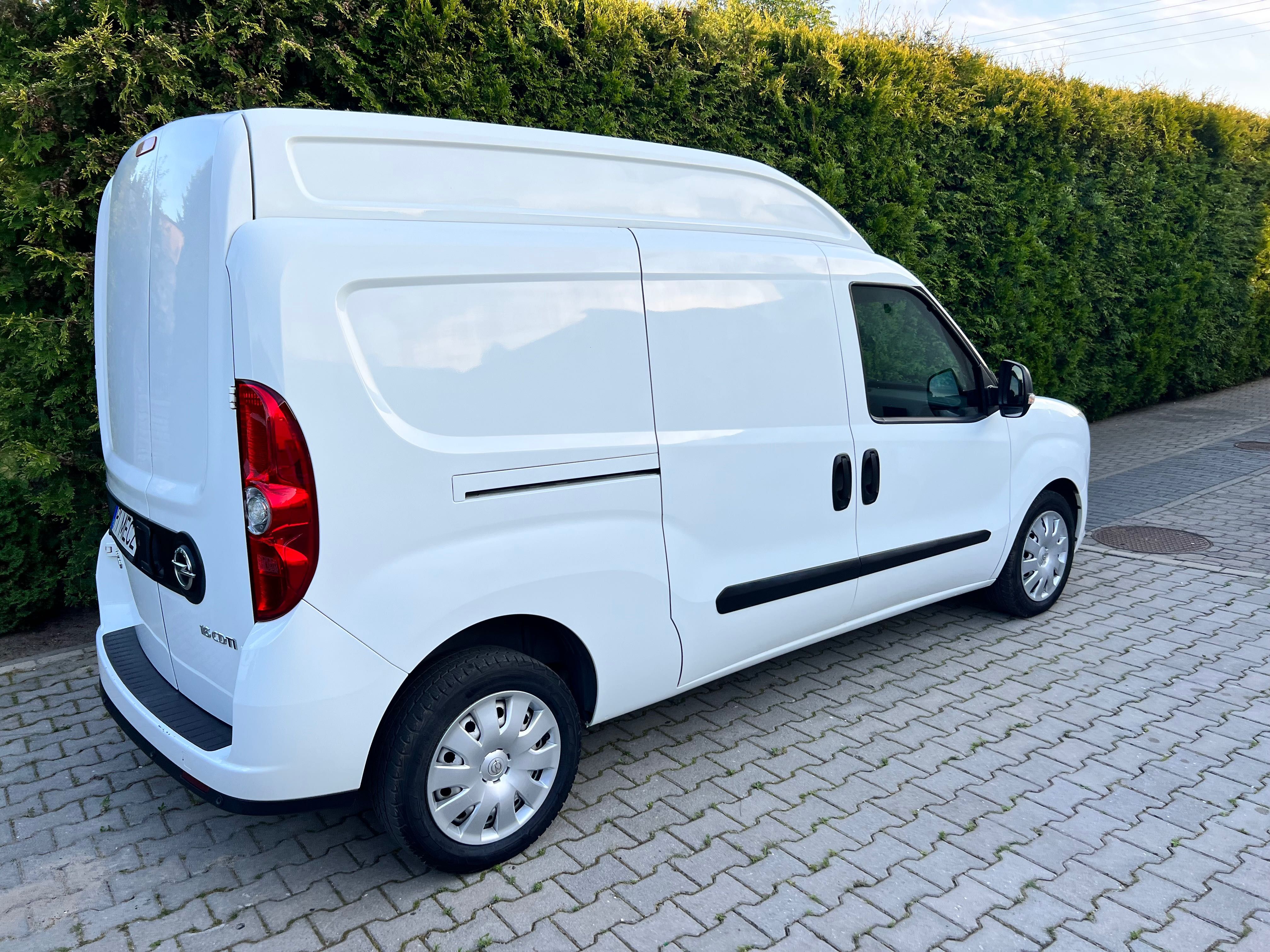 Opel Combo MAX WYNAJEM DOSTAWCZY BUS Wypozyczalnia