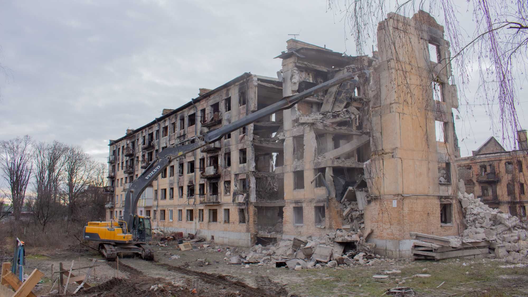 Демонтаж будинків, труб, фундаменту, складу, ангару. Знесення. Снос