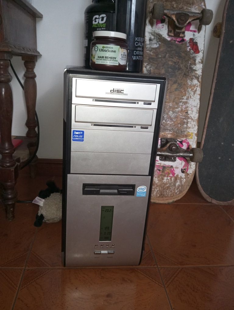 Computador + monitor