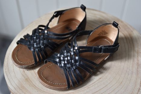 Skórzane czarne sandały sandałki 26 27 H&M